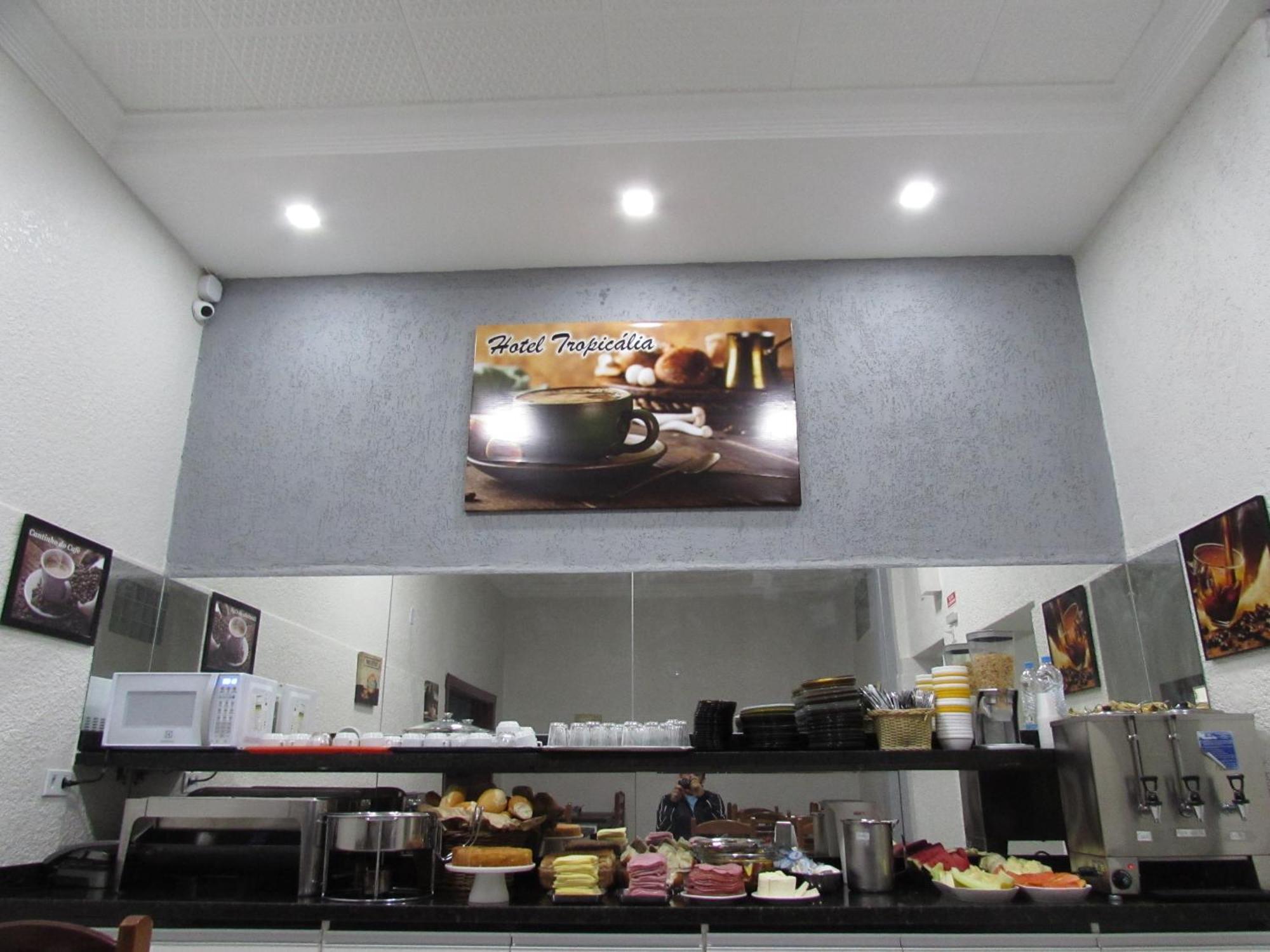 Tropicalia: Downtown Convenience With Parking 3*